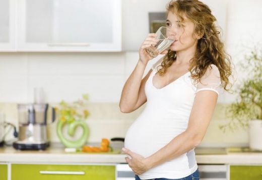 Hamilelikte Bol Su İçmenin Faydaları